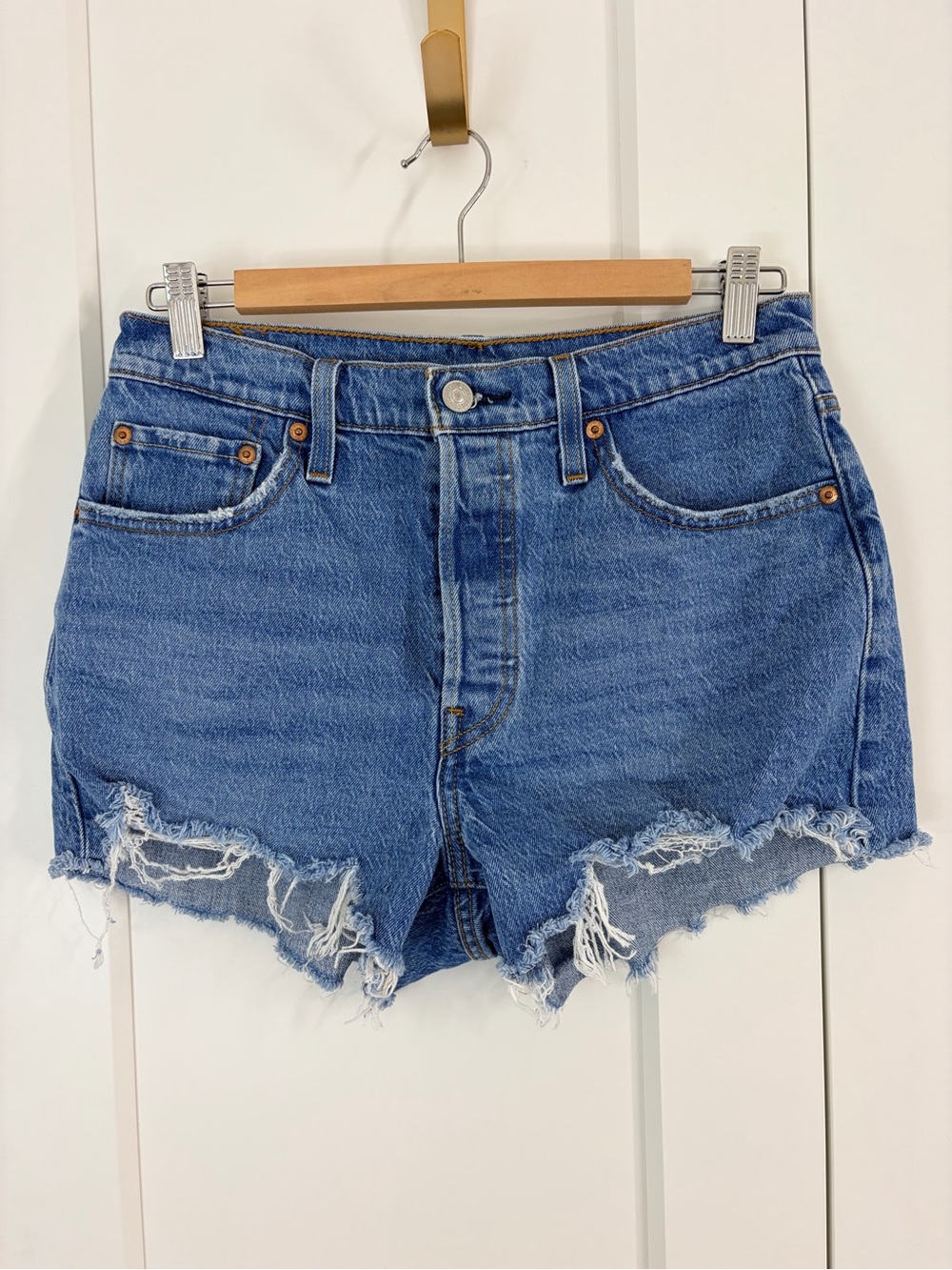 Levi's 501 Distressed Frayed Hem Denim Shorts - Blue | 29